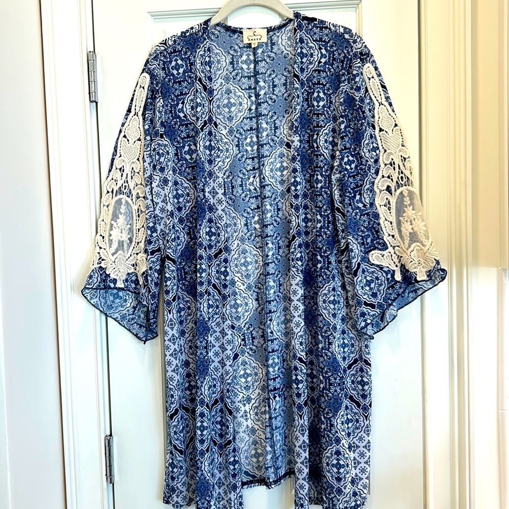 Ember Blue White Open Cardigan or Cover Up with Beautiful Cream Lace sz.M